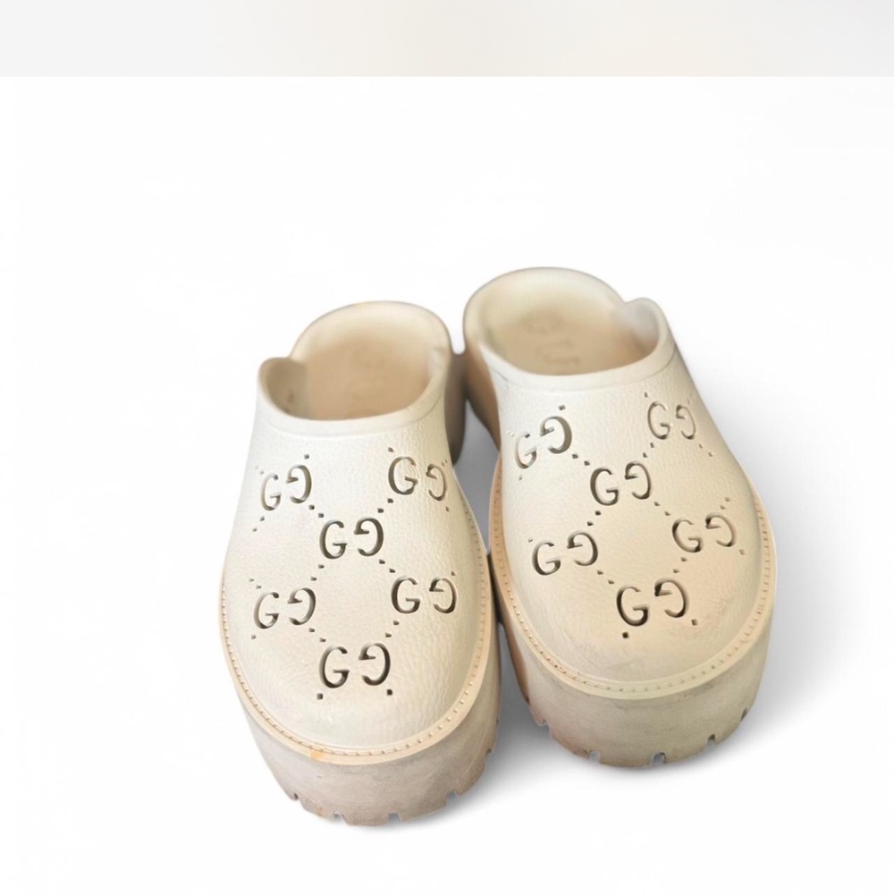Gucci Women's Cream Clogs